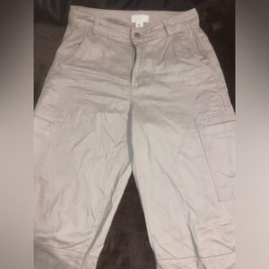 WOMANS SIZE 4 H&M TAN CARGO PANTS.